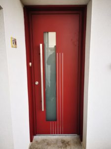 Porte d'entrée K LINE en aluminium modèle MAHJONG RAL 3004 rouge texturé